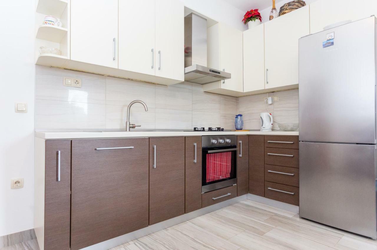 אומיס Apartments Iva Brstilo מראה חיצוני תמונה