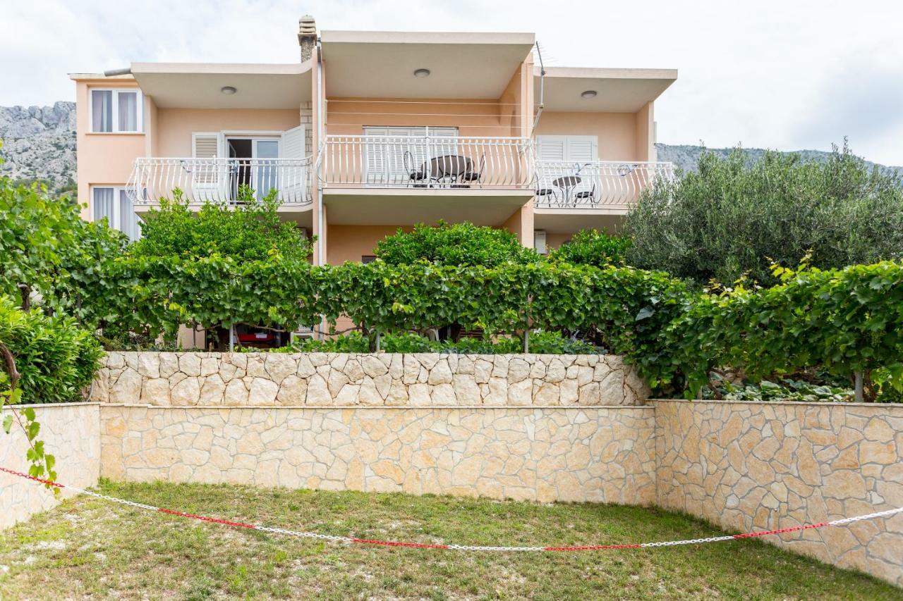 אומיס Apartments Iva Brstilo מראה חיצוני תמונה