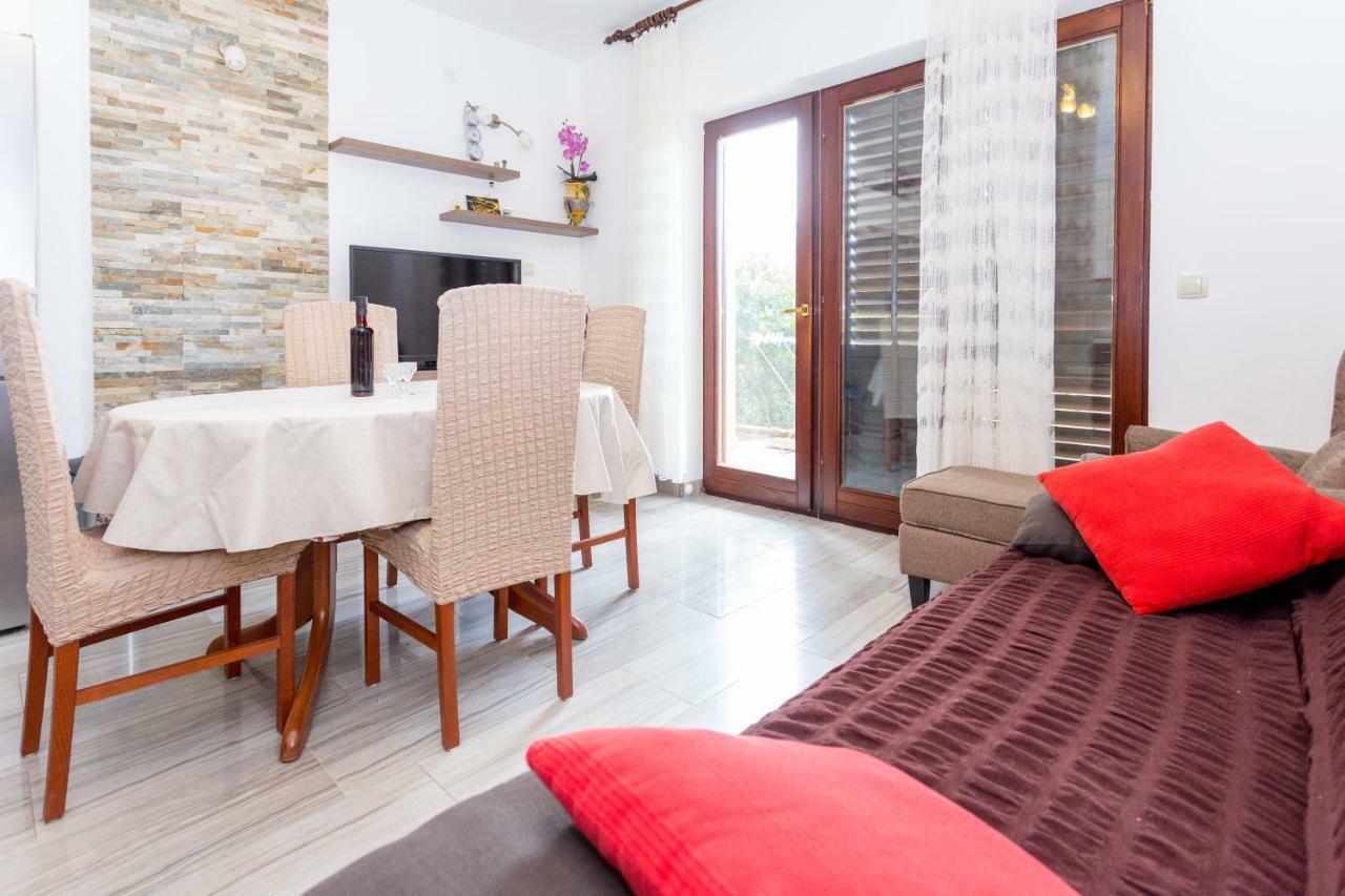 אומיס Apartments Iva Brstilo מראה חיצוני תמונה