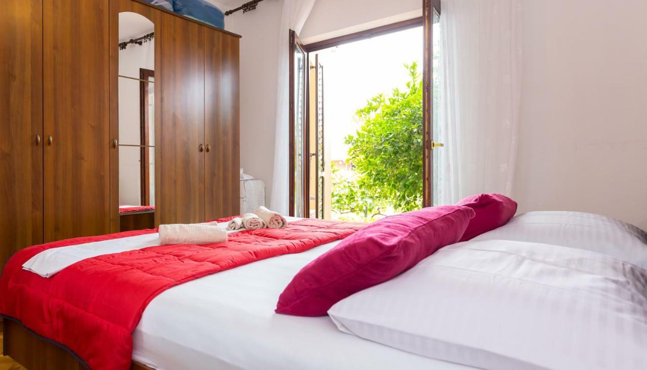 אומיס Apartments Iva Brstilo מראה חיצוני תמונה