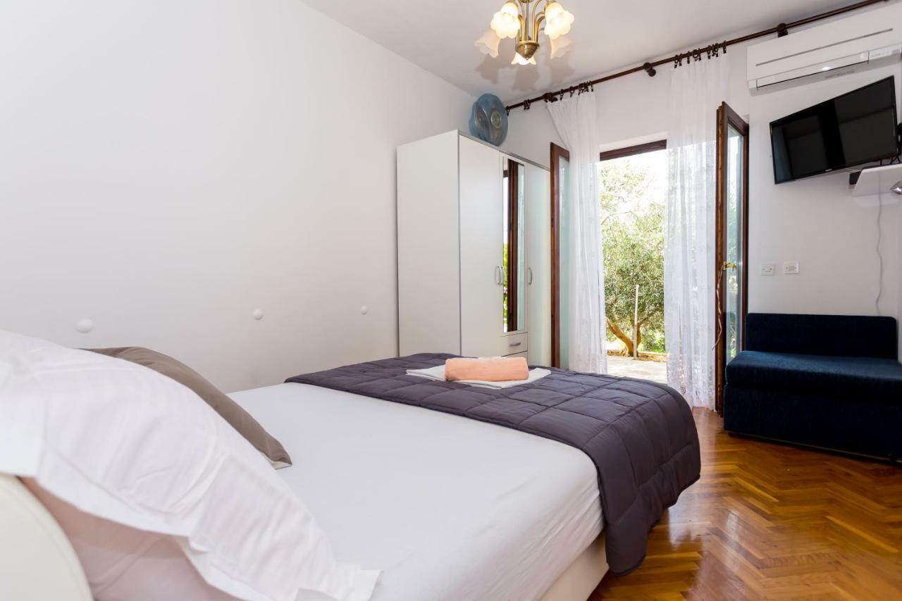 אומיס Apartments Iva Brstilo מראה חיצוני תמונה