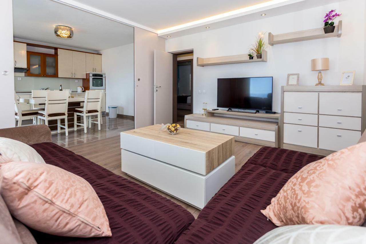 אומיס Apartments Iva Brstilo מראה חיצוני תמונה