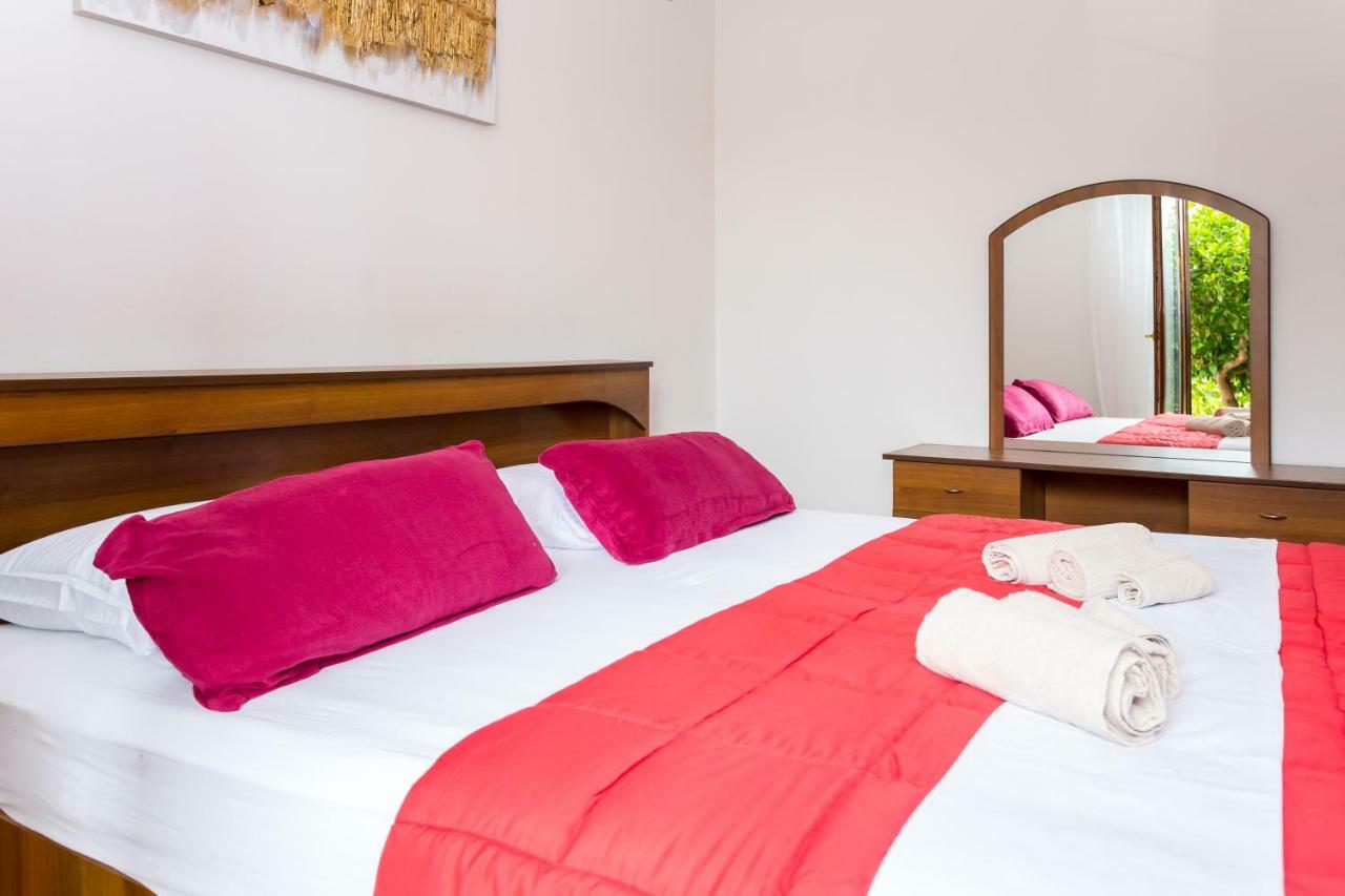 אומיס Apartments Iva Brstilo מראה חיצוני תמונה