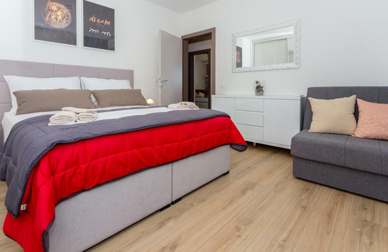 אומיס Apartments Iva Brstilo מראה חיצוני תמונה