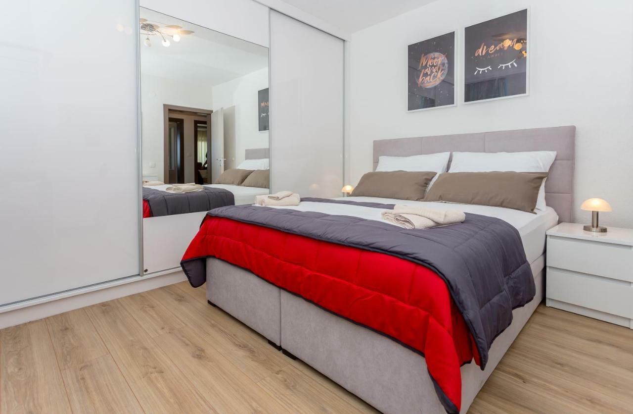 אומיס Apartments Iva Brstilo מראה חיצוני תמונה