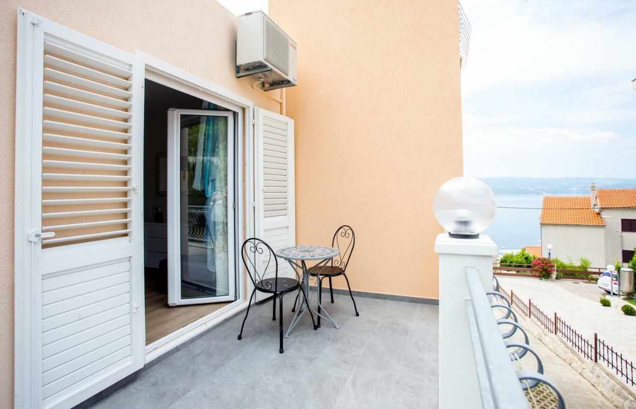 אומיס Apartments Iva Brstilo מראה חיצוני תמונה