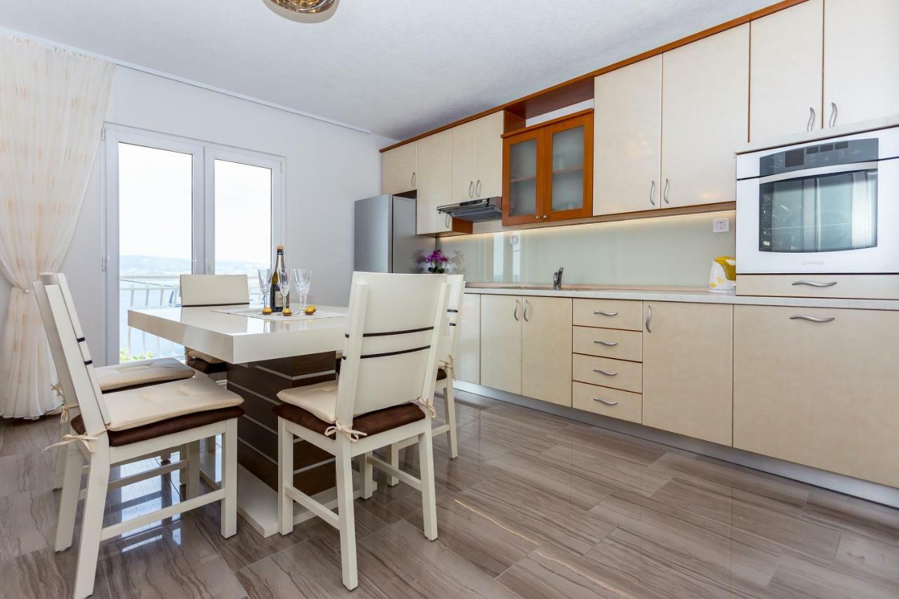 אומיס Apartments Iva Brstilo מראה חיצוני תמונה