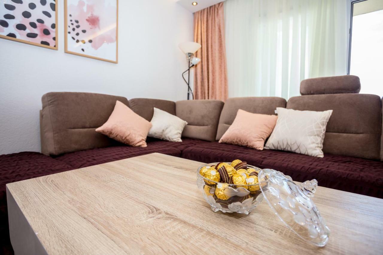 אומיס Apartments Iva Brstilo מראה חיצוני תמונה