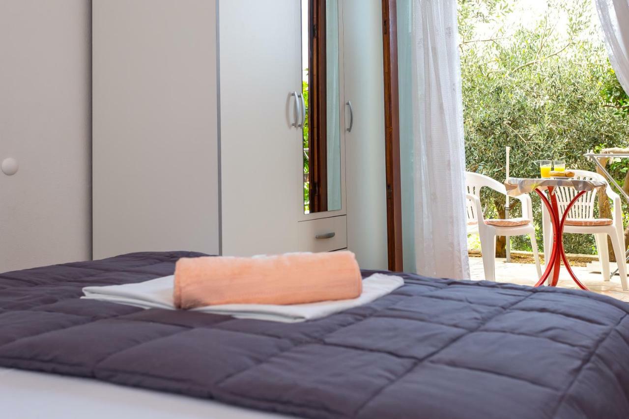 אומיס Apartments Iva Brstilo מראה חיצוני תמונה