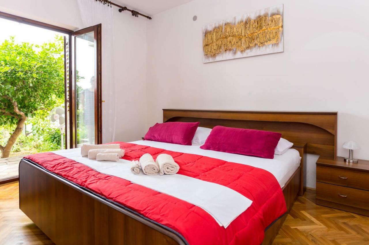 אומיס Apartments Iva Brstilo מראה חיצוני תמונה