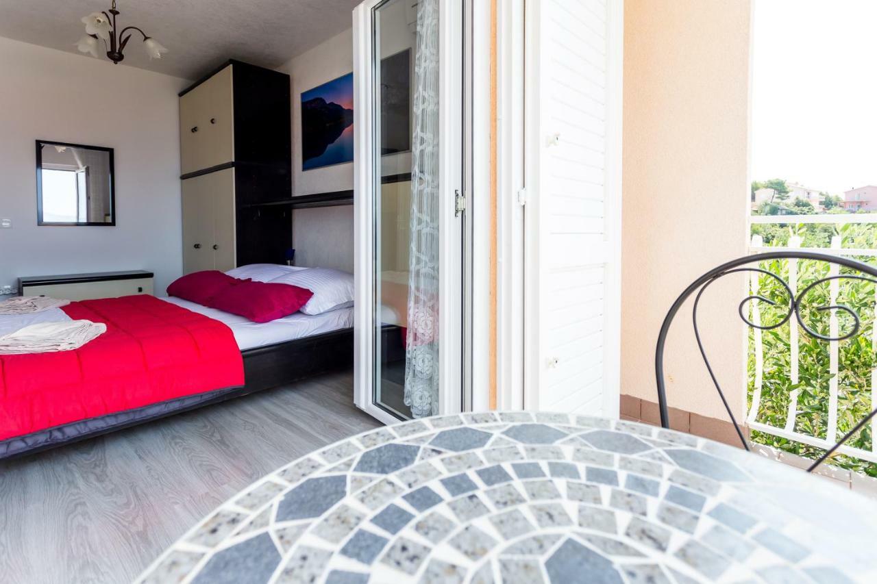 אומיס Apartments Iva Brstilo מראה חיצוני תמונה
