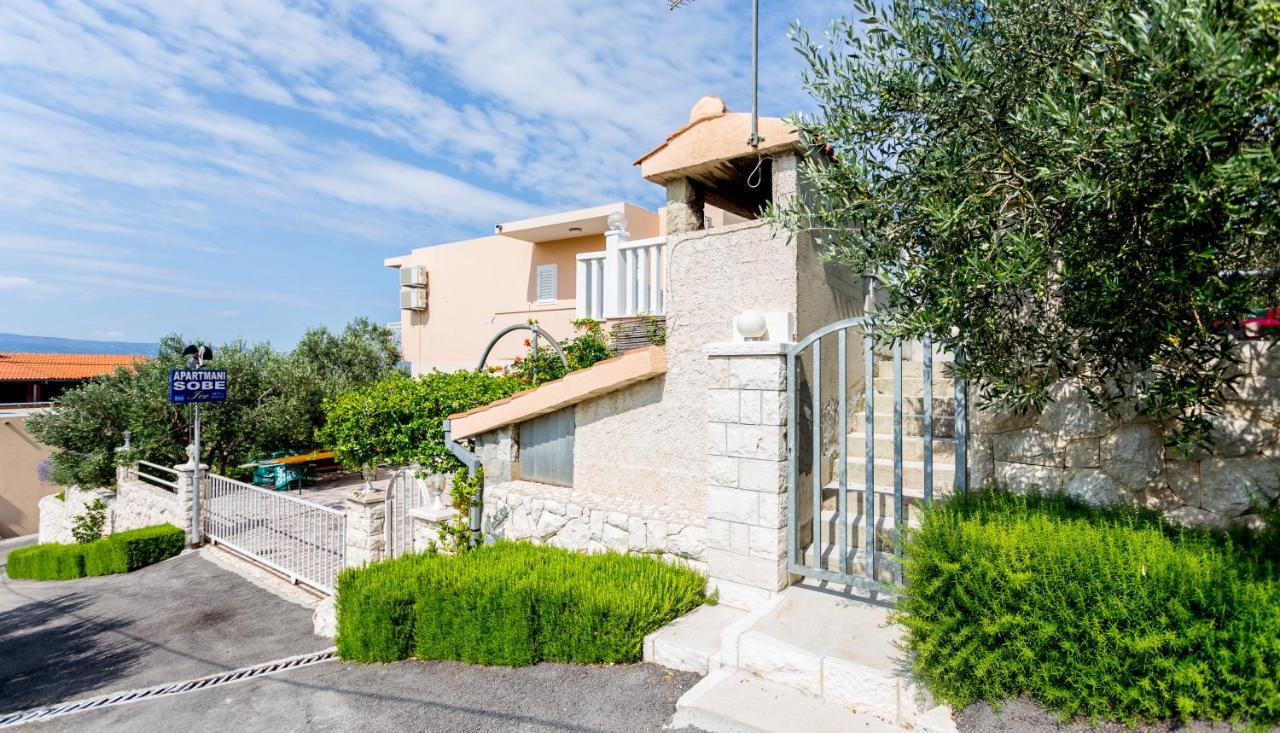אומיס Apartments Iva Brstilo מראה חיצוני תמונה